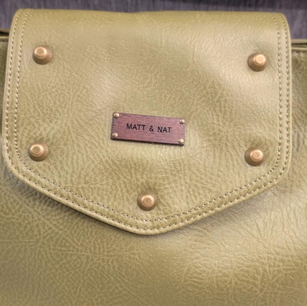 Matt & Nat Olive Green Vegan Leather Hobo Bag Like New - Picture 2 of 16